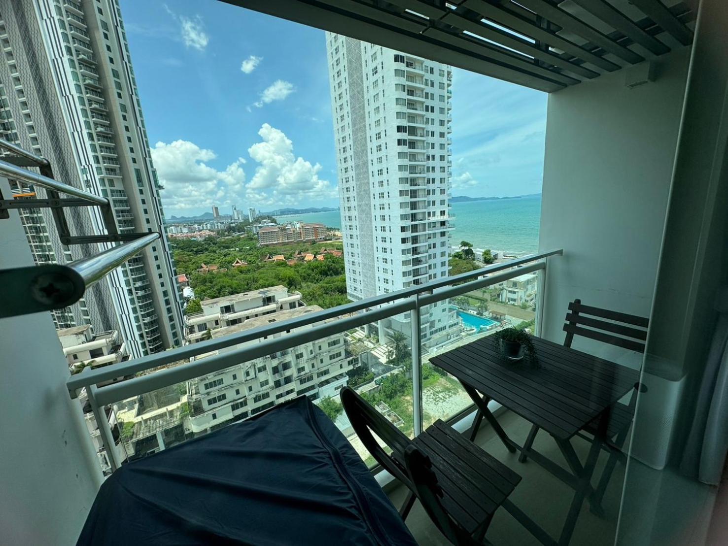 Residence By Hello Pattaya At Veranda Джомтьен Номер фото