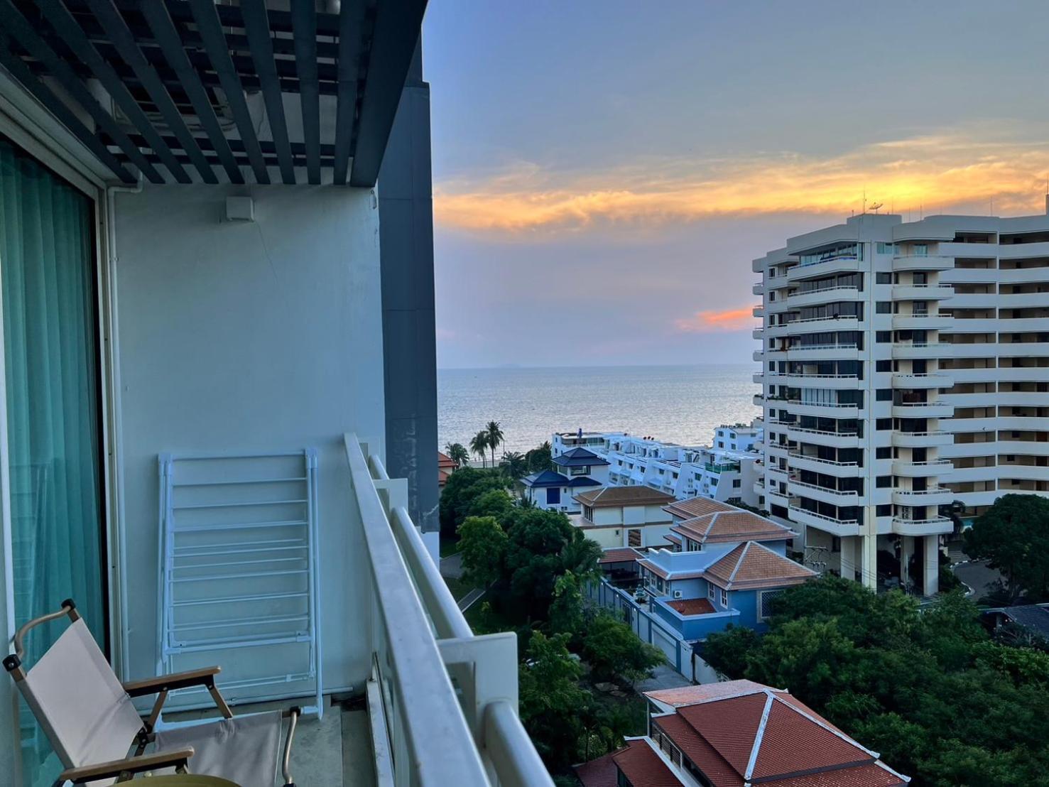 Residence By Hello Pattaya At Veranda Джомтьен Номер фото