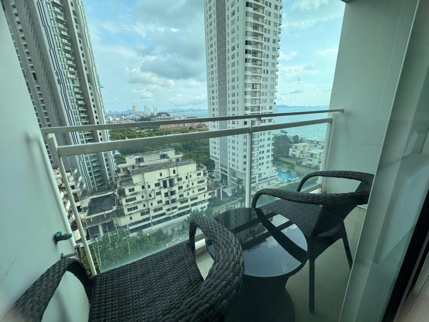 Residence By Hello Pattaya At Veranda Джомтьен Номер фото